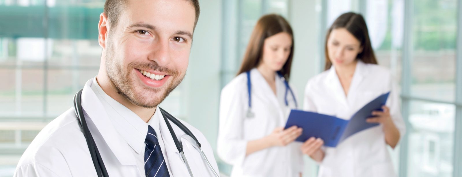 Médecin et infirmières